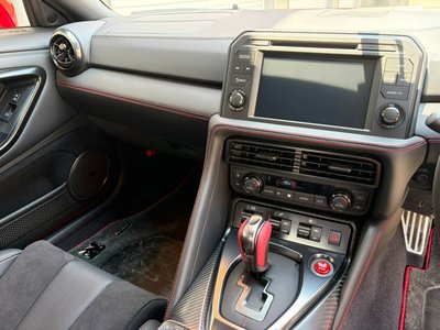 2025 Nissan GT-R — миниатюра 18