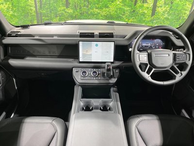 LAND ROVER DEFENDER - 2