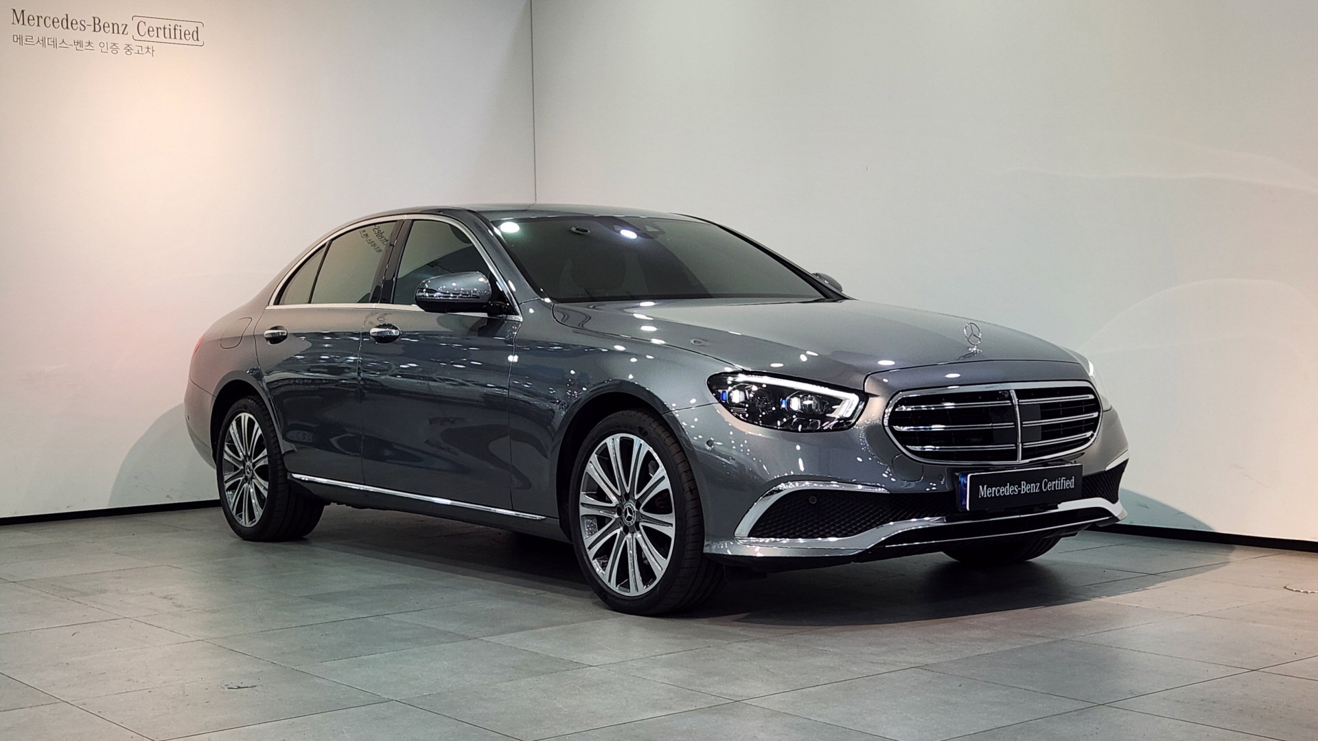 MERCEDES-BENZ E-CLASS - View 1