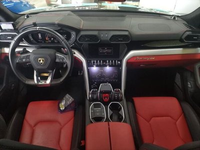 2019 Lamborghini URUS photo 3
