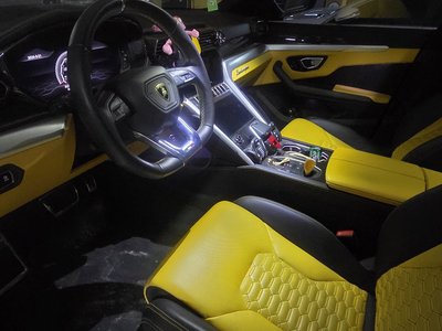 LAMBORGHINI URUS - 4