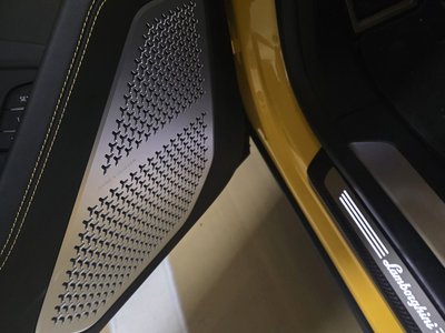 LAMBORGHINI URUS - 6