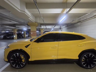 LAMBORGHINI URUS - 2