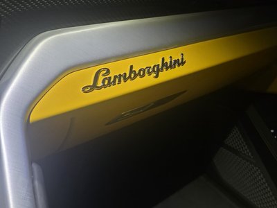 LAMBORGHINI URUS - 10