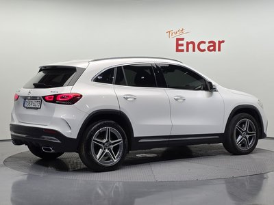 MERCEDES-BENZ GLA - 4