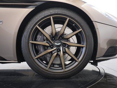 ASTON MARTIN DB11 - 5