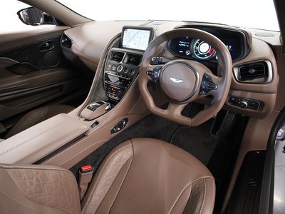 ASTON MARTIN DB11 - 10