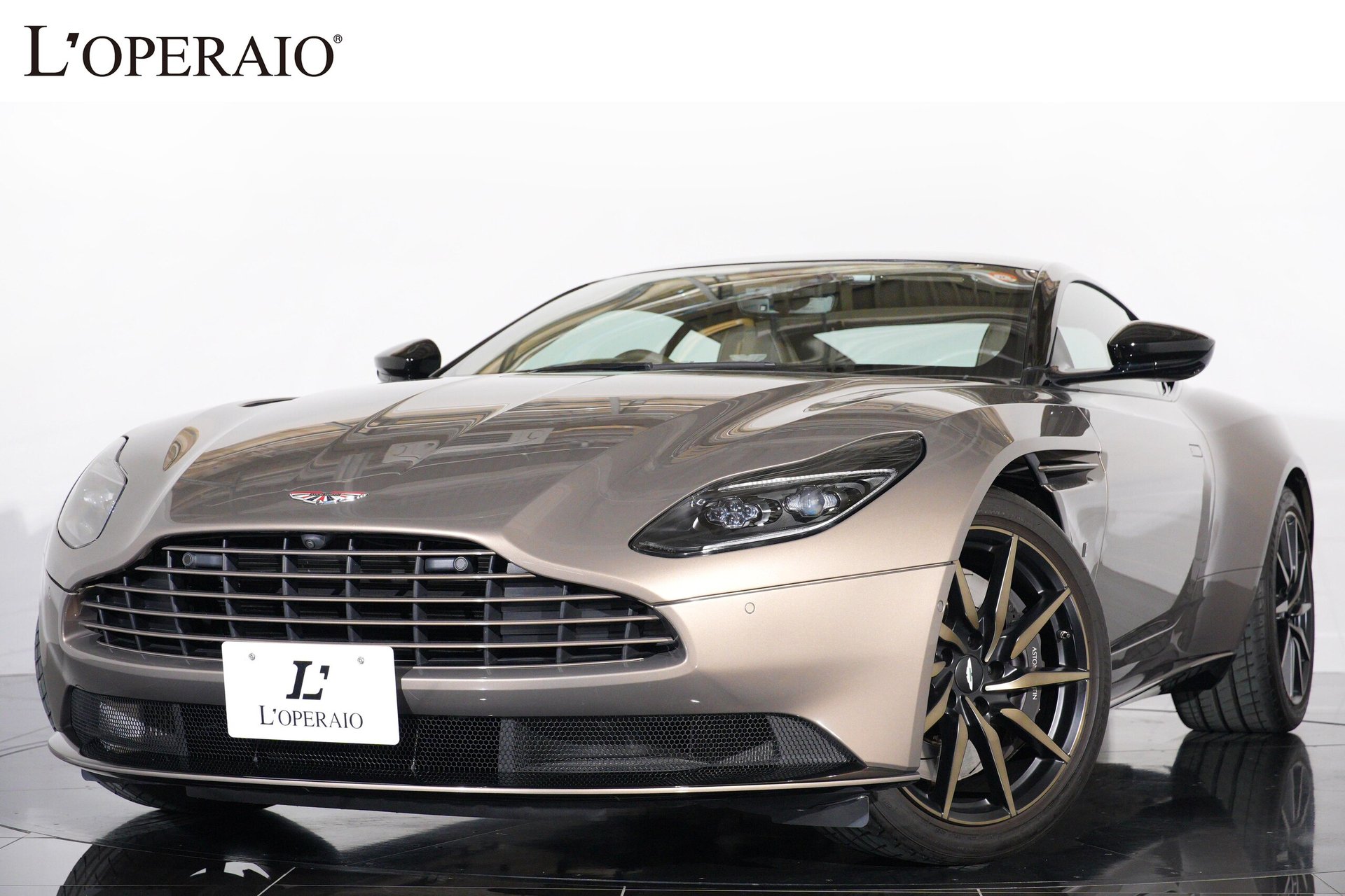 ASTON MARTIN DB11 - View 1