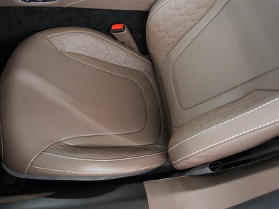 ASTON MARTIN DB11 - 8