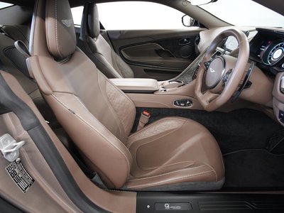 ASTON MARTIN DB11 - 2