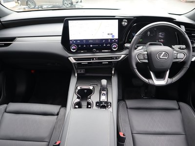 صورة 8 لـ 2025 Lexus RX