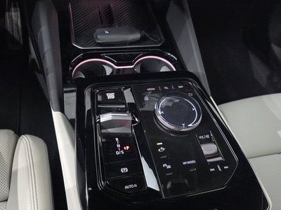 2025 BMW 5 SERIES photo 9