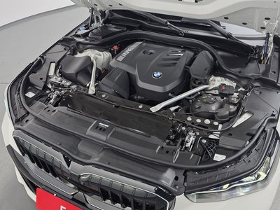 2025 BMW 5 SERIES photo 7