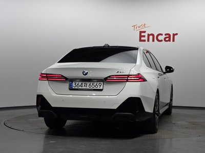 2025 BMW 5 SERIES photo 3