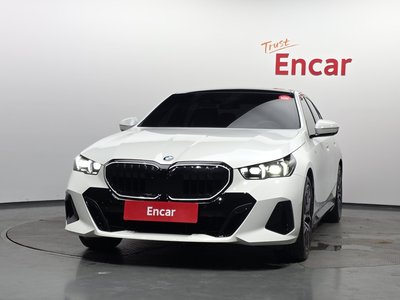 2025 BMW 5 SERIES photo 2