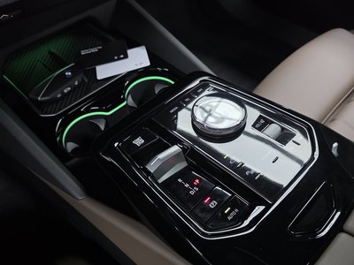 2025 BMW 5 SERIES — миниатюра 12