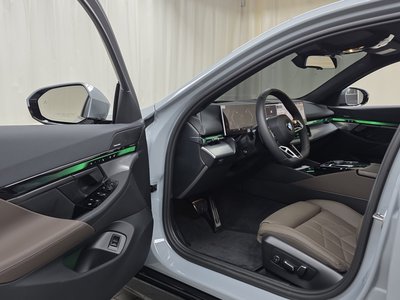 2025 BMW 5 SERIES — миниатюра 13