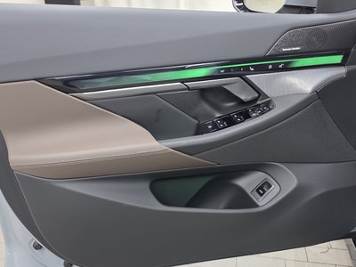 2025 BMW 5 SERIES — миниатюра 14