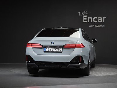 2025 BMW 5 SERIES photo 4