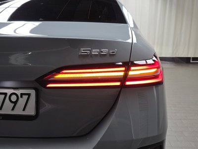 2025 BMW 5 SERIES photo 10