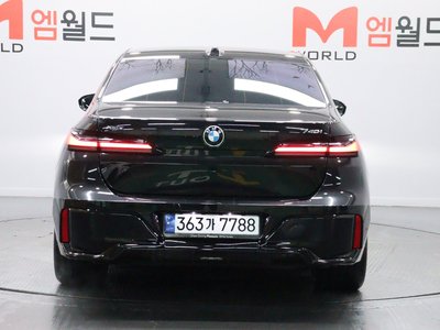 BMW 7 SERIES - 2