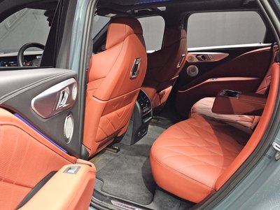 2025 BMW XM 缩略图 18