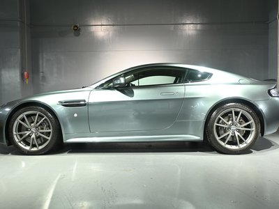 ASTON MARTIN V8 - 7
