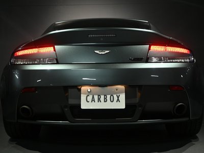 ASTON MARTIN V8 - 10