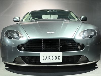 ASTON MARTIN V8 - 4