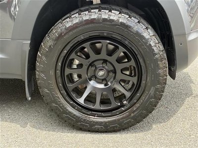 LAND ROVER DEFENDER - 8