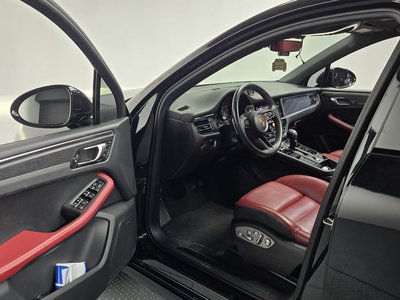 PORSCHE MACAN - 10