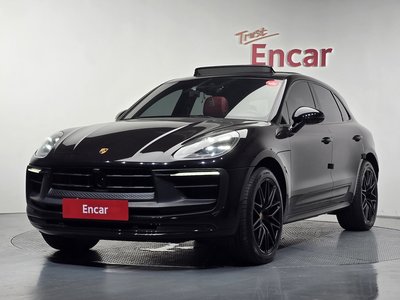 PORSCHE MACAN - 1