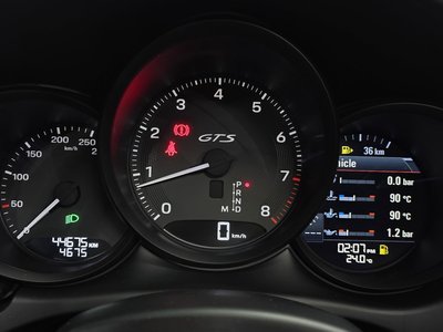 PORSCHE MACAN - 8
