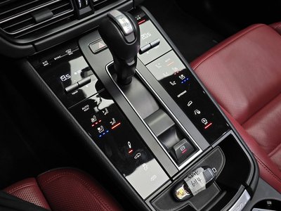 PORSCHE MACAN - 9