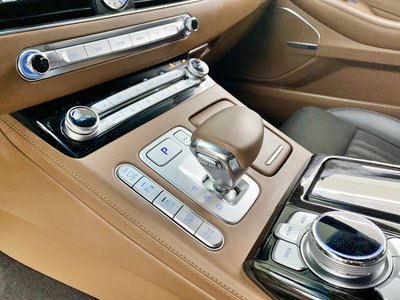2021 Genesis G90 — фото 9