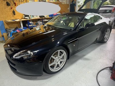 ASTON MARTIN VANTAGE - 1