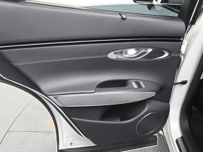 2022 Genesis ELECTRIFIED GV70 thumbnail 15