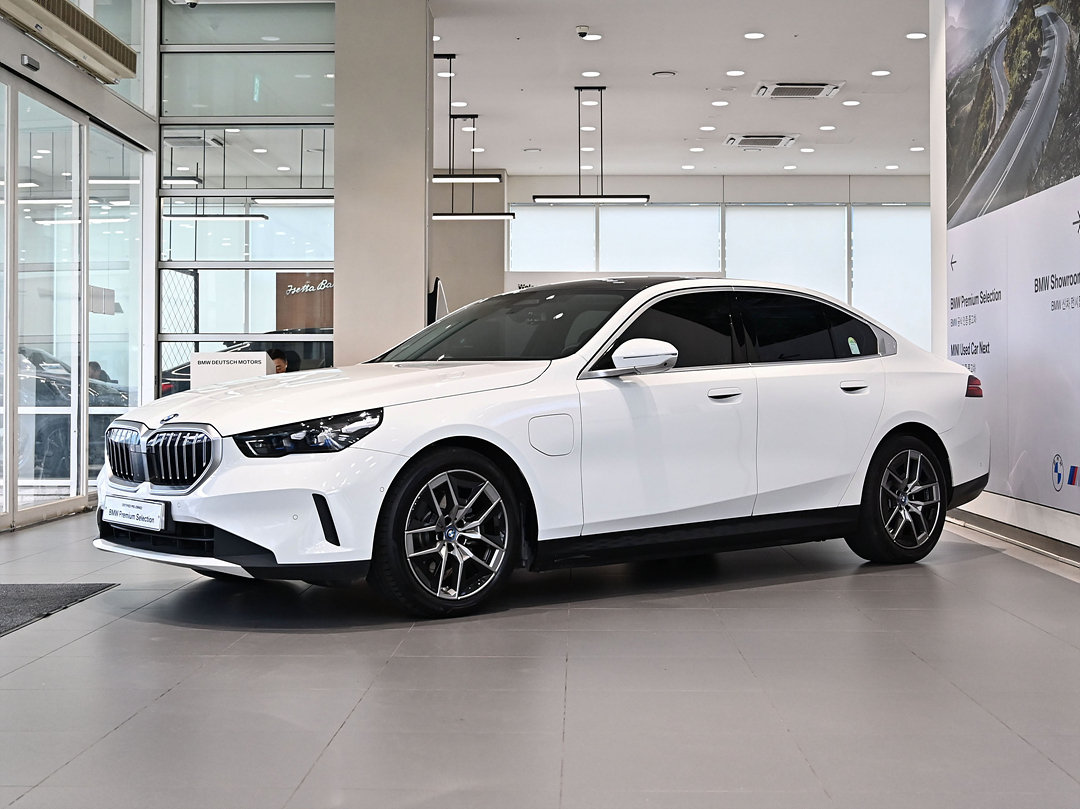 BMW 5 SERIES - View 1