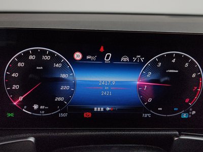 MERCEDES-BENZ GLB - 8