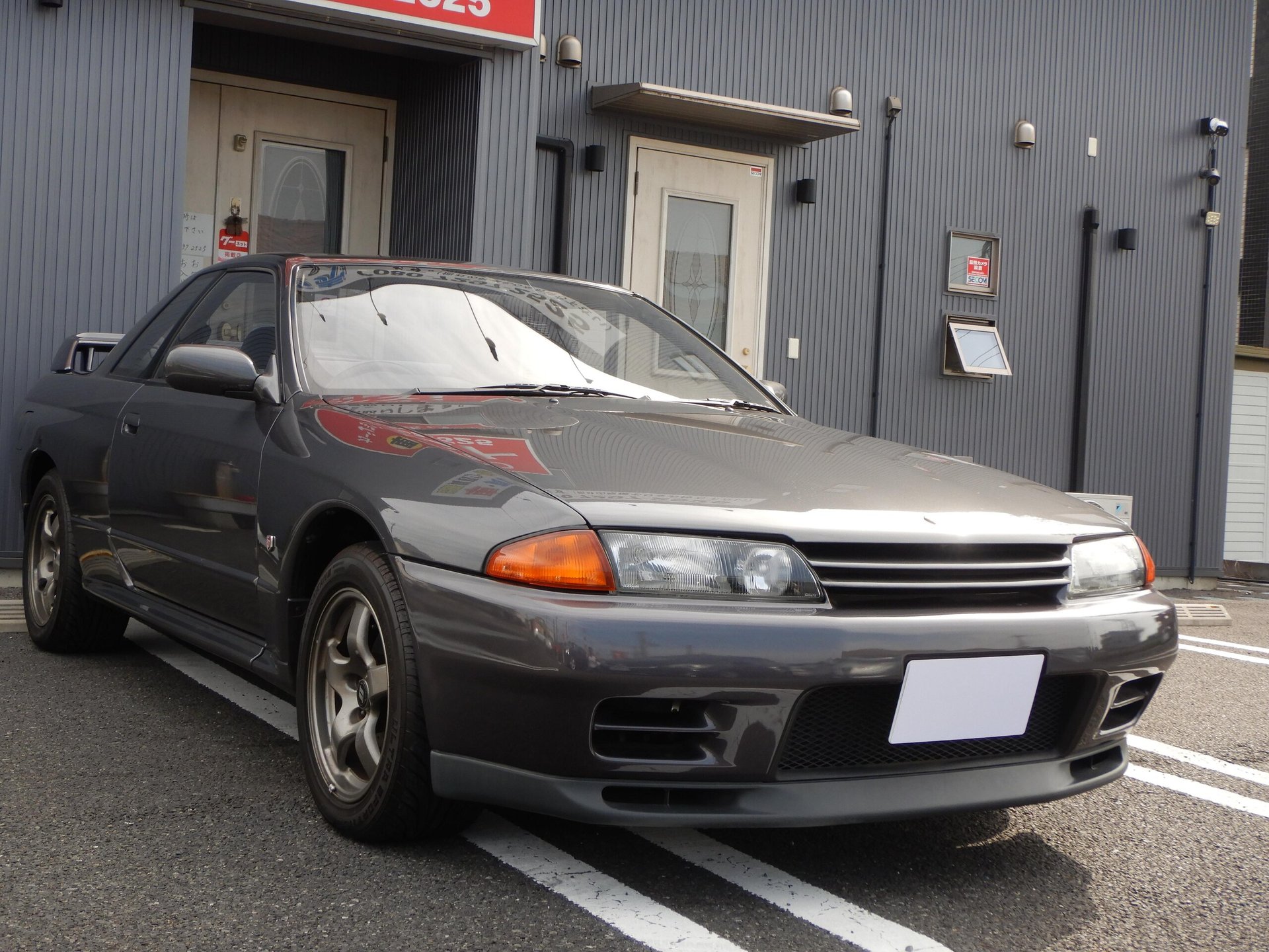 NISSAN SKYLINE GT-R - View 1
