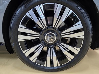 ROLLS-ROYCE SPECTRE - 6