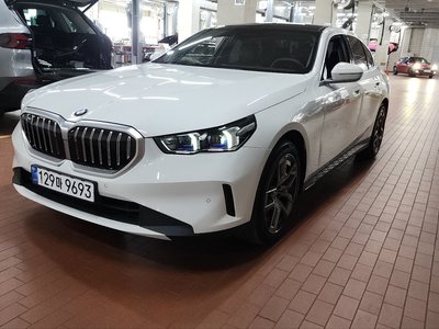 BMW 5 SERIES - 1