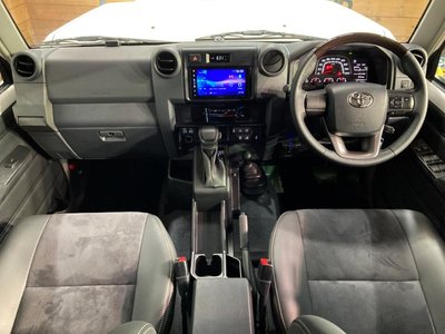 TOYOTA LAND CRUISER 70 - 2