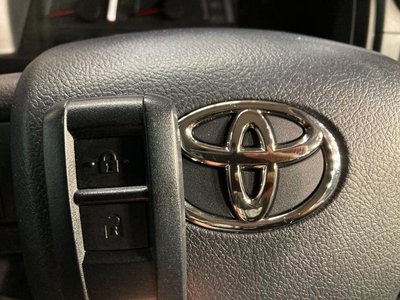 TOYOTA LAND CRUISER 70 - 5