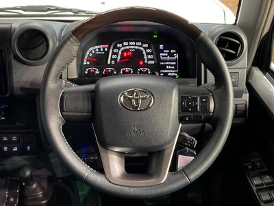 TOYOTA LAND CRUISER 70 - 8