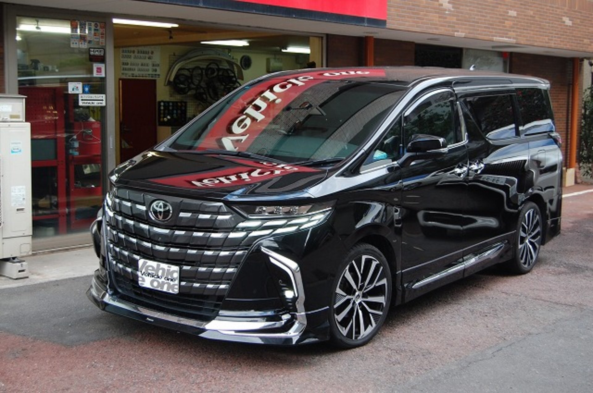 TOYOTA ALPHARD - View 1