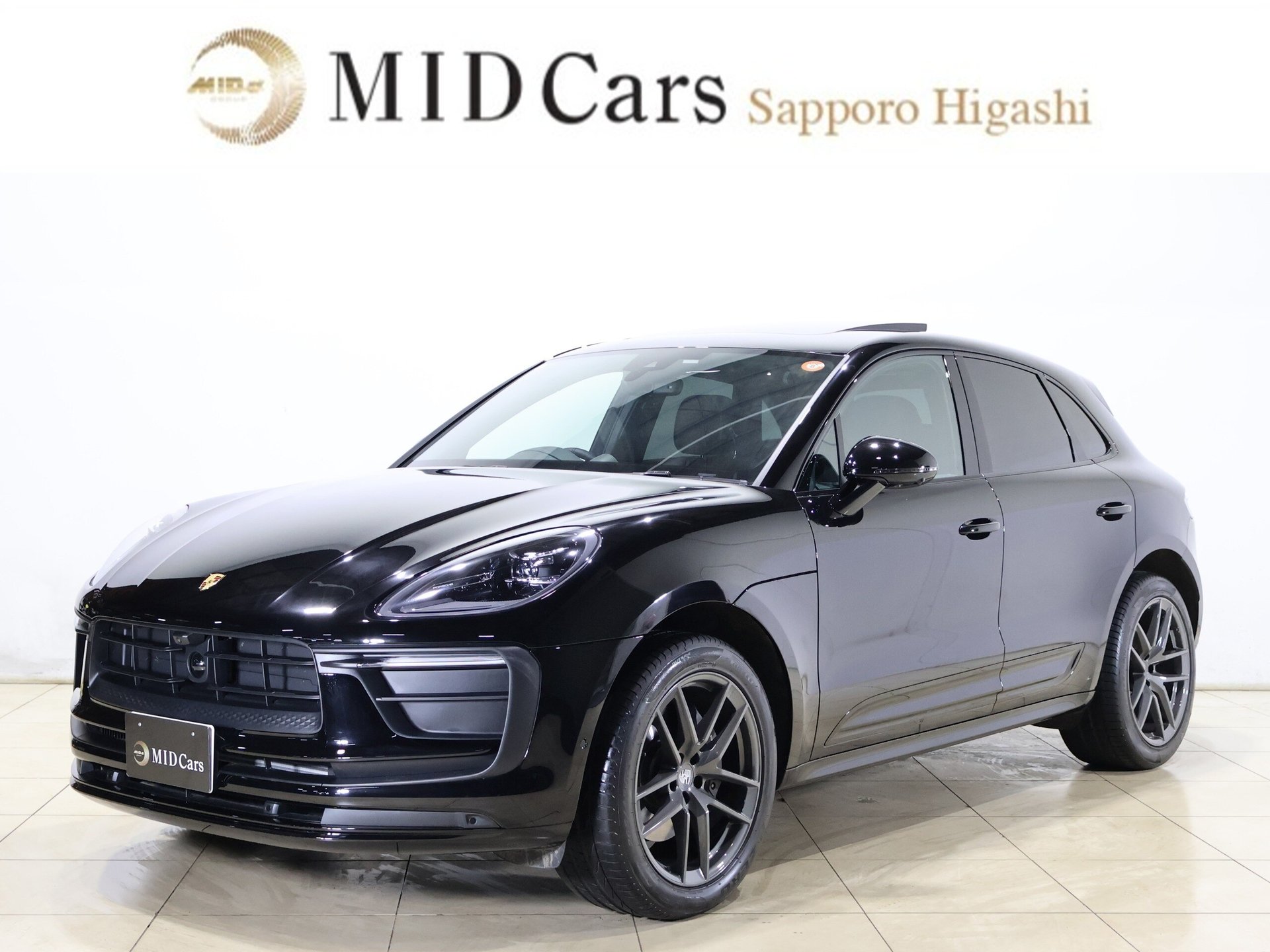 PORSCHE MACAN - View 1