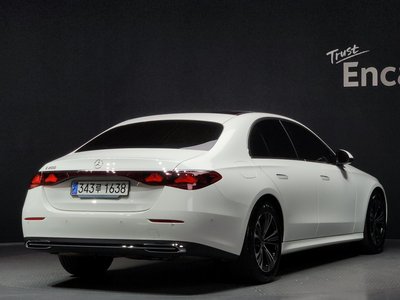 MERCEDES-BENZ E-CLASS - 4