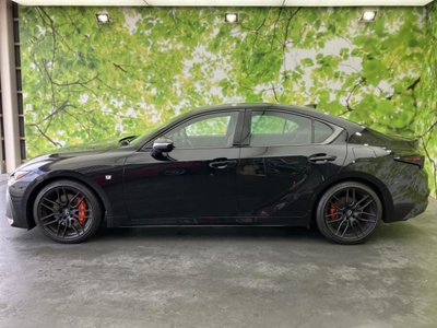 صورة 2 لـ 2023 Lexus IS