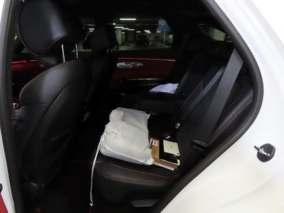 صورة 5 لـ 2025 Genesis GV70